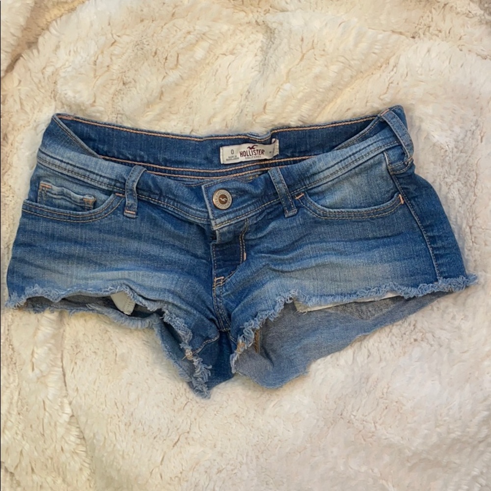 hollister shorts ( size 0 24w)